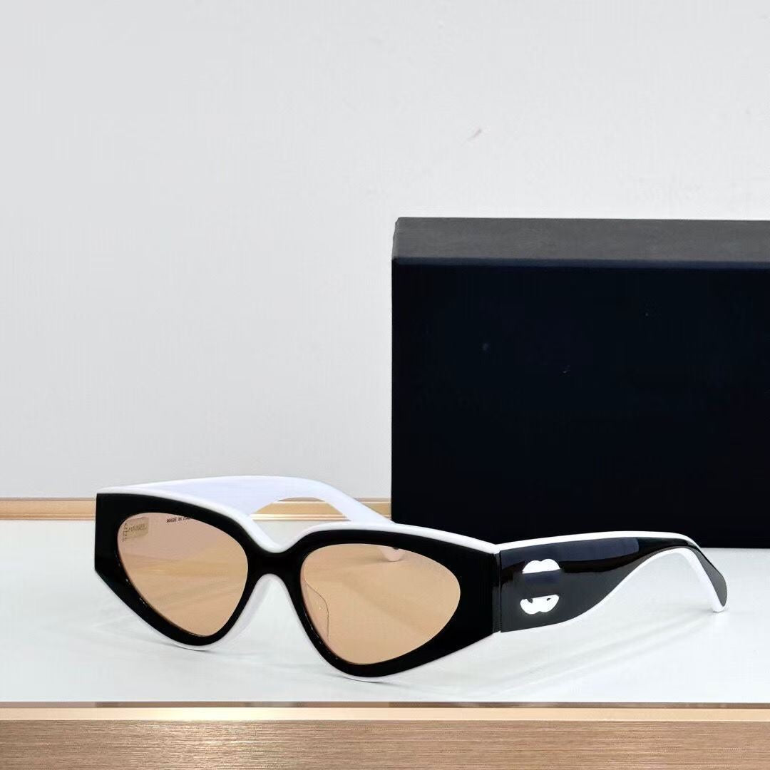 Glossline Oversized Frame Sunglasses