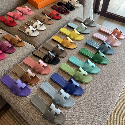 Signature Cutout Leather Slides